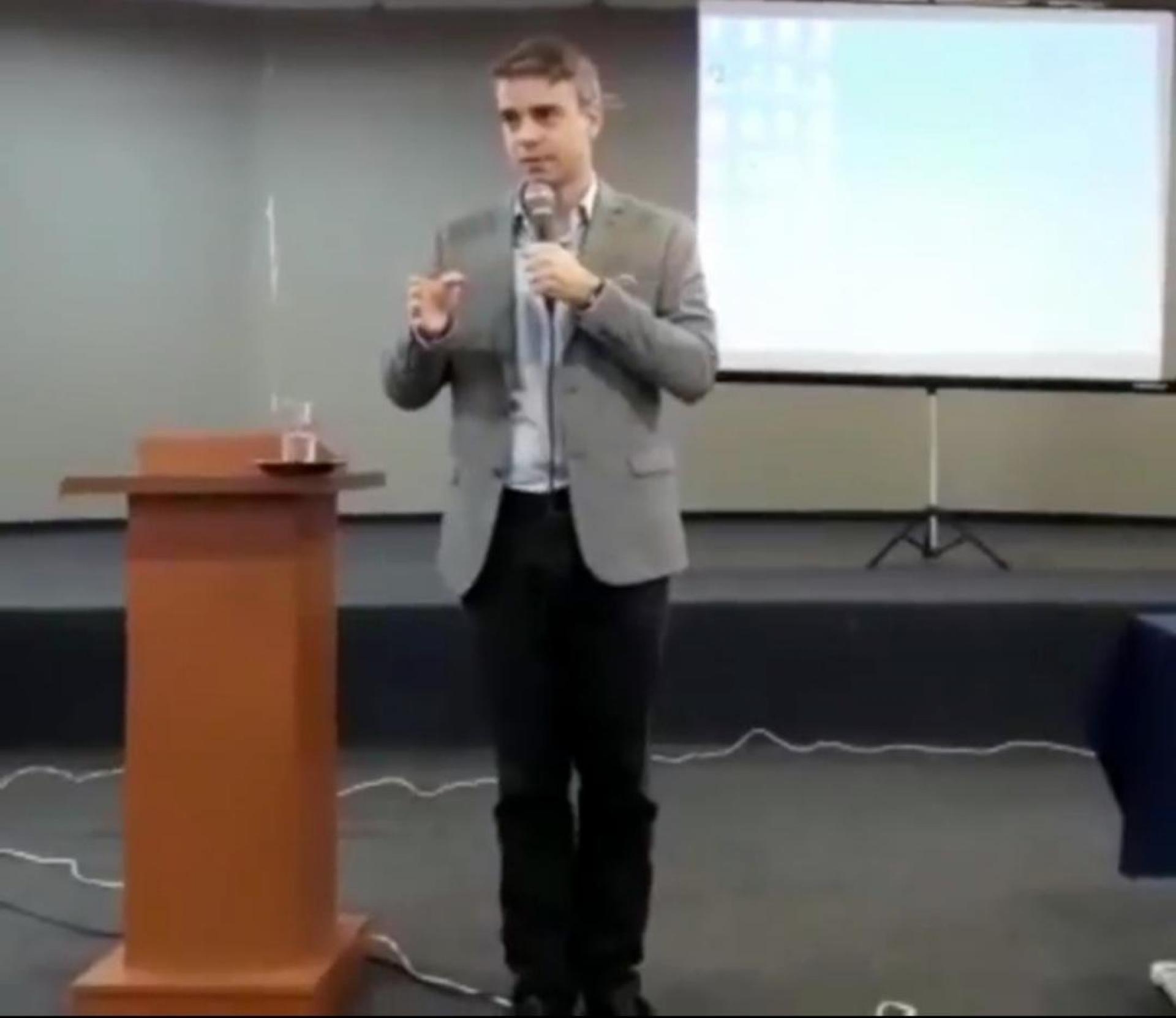 Nestor Fidelis em oratória