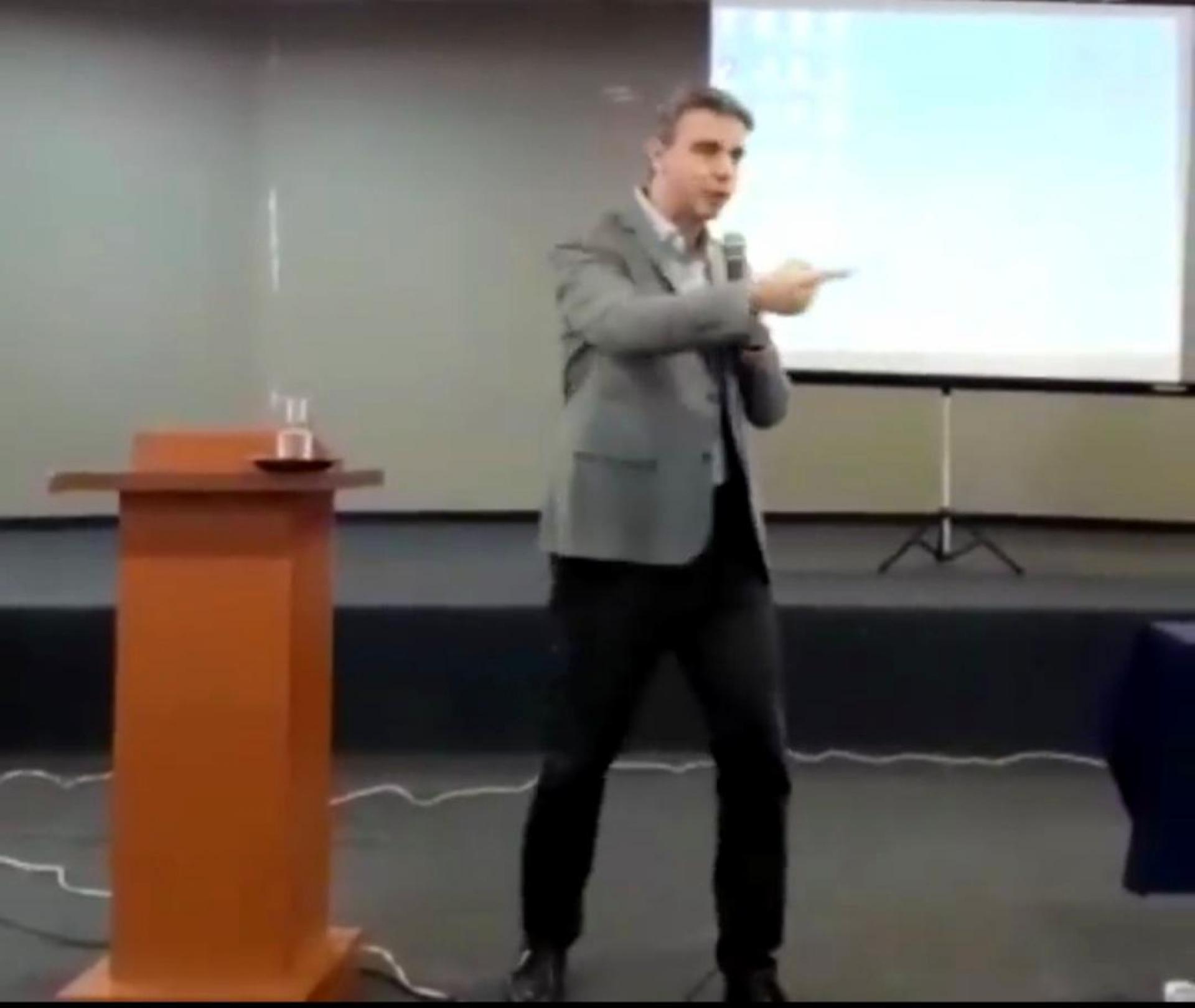 Nestor Fidelis em oratória