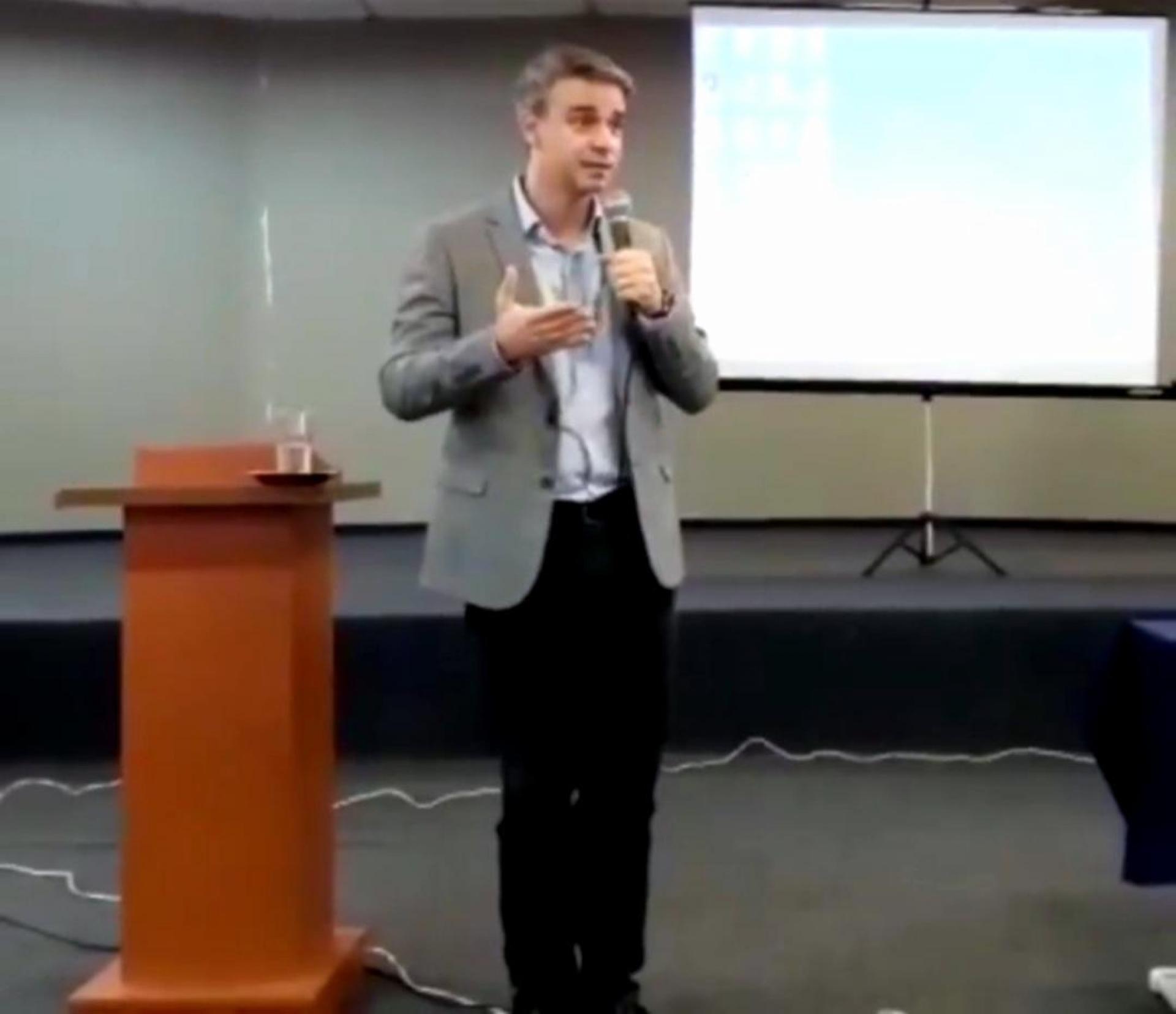 Nestor Fidelis em oratória