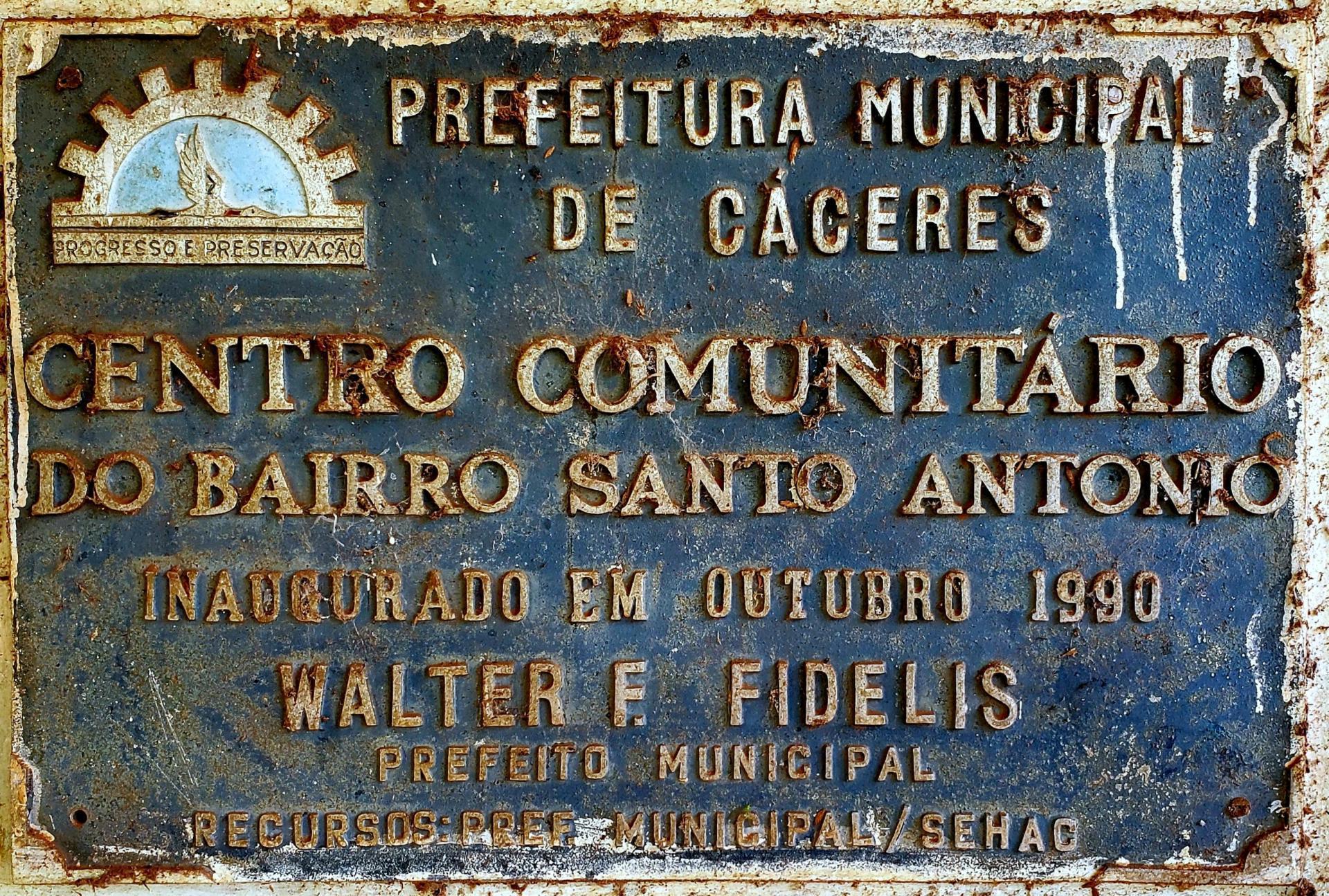 Placa de inauguração oficial