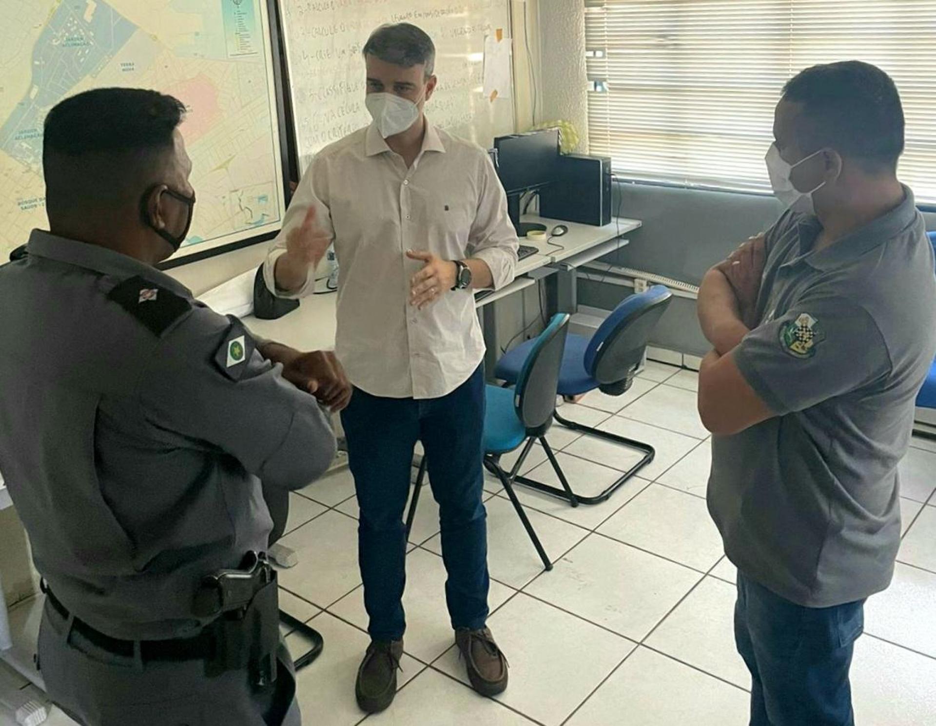Visita de Nestor Fidelis à Base da PM